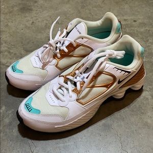 Nike Women’s Shox Enigma 9000 Size 10